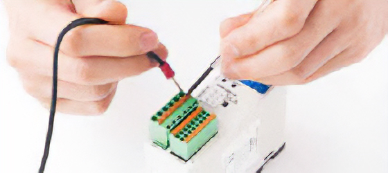 Wiring for I/O, etc. is Done in a Screwless Manner Without Crimping or Screwing