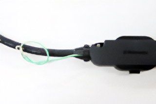 Pull out the PE wire together with the cable before use.